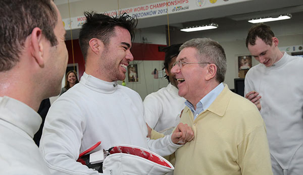 Thomas Bach met fencers training at the USOC headquarters in Colorado Springs as part of his visit ©IOC