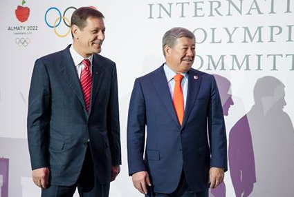 IOC Evaluation Commission chairman Alexander Zhukov (left) with Almaty Mayor Akhmetzhan Yessimov before the start of meetings this morning ©Almaty 2022