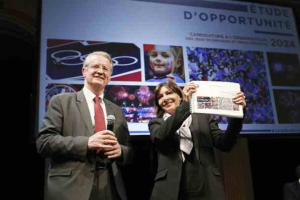 Anne Hidalgo (right) received the report on Paris' candidacy for the 2024 Olympic and Paralympic Games from Bernard Lapasset (left) last month ©Getty Images