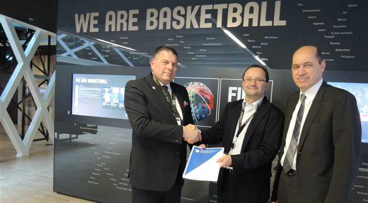 Erolld Belegu (left), President of the Kosovo Basketball Federation, Patrick Baumann (centre), FIBA secretary general, and Turgay Demirel, (right), FIBA Europe President, mark the recognition of Kosovo ©FIBA