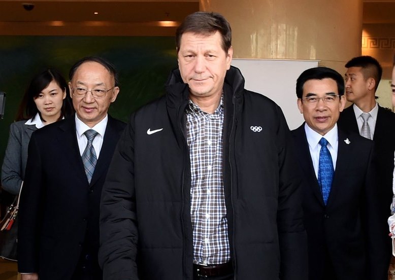 Evaluation Commission chair Alexander Zhukov arrives in Beijing flanked by Chinese Olympic Committee President Liu Peng (left) and Beijing Mayor and bid leader, Wang Anshun