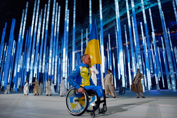 Ukrainian Flagbearer Mykailo Tkachenko launched a solo protest in the Opening Ceremony of Sochi 2014  ©Getty Images