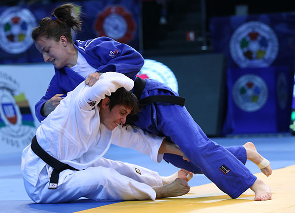 Kosovo's Distria Krasniqi overcame Belgiums Ilse Heylen to win gold in the women's under 52kg class ©IJF