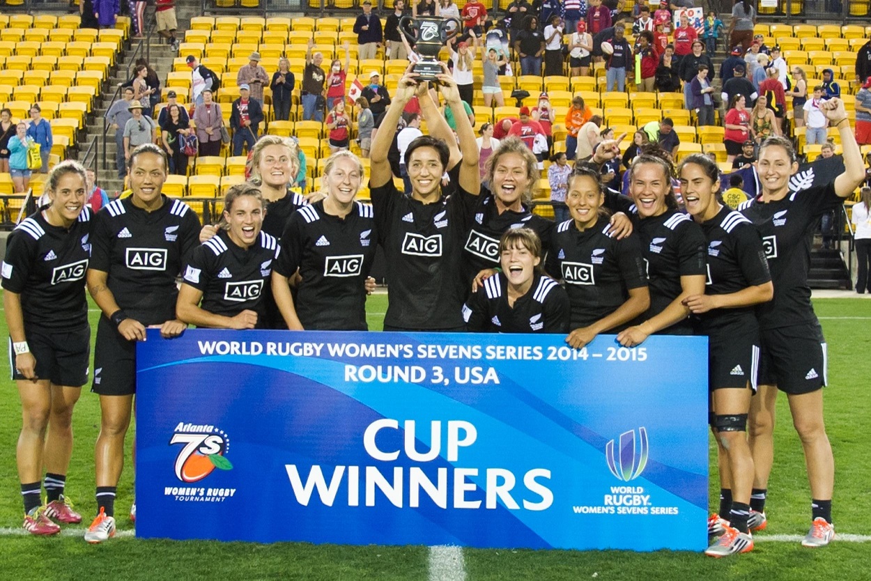 New Zealand look on course for Rio 2016 after their third World Rugby Women's Sevens Series win in a row ©World Rugby