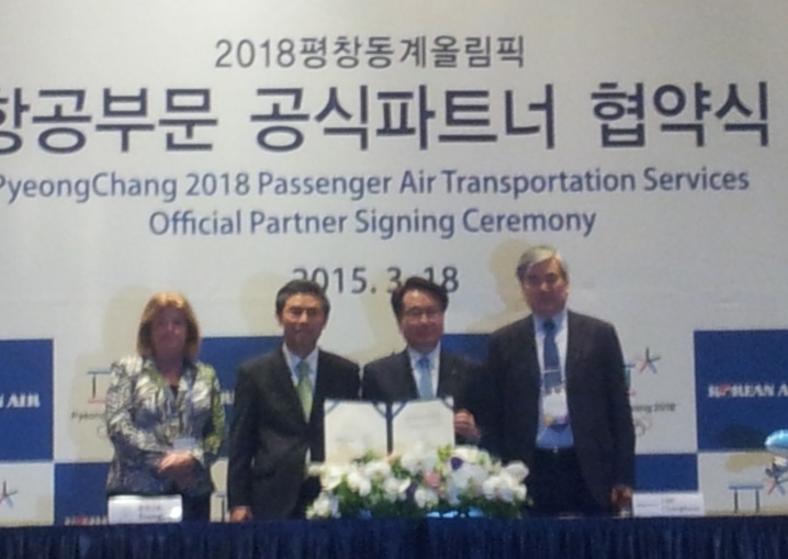 Officials at today's signing ceremony between Korean Air and Pyeongchang 2018 ©ITG
