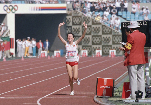Rosa Mota became the first Portuguese female Olympic gold medallist when she won the marathon at Seoul in 1988, making her the first woman to win all the major titles in the event ©Getty Images