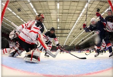 The United States beat Canada 4-2 in their opening match at the IIHF Women's World Championships in Malmö ©HHOF-IIHF Images