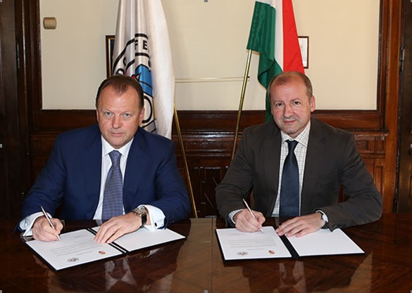 The agreement was officially signed today by IJF President Marius Vizer (left) and Sports Minister István Simicskó (right) ©IJF
