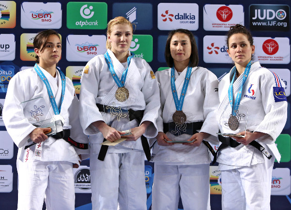 Ukraine's Maryna Cherniak (second left) claimed her first-ever IJF Grand Prix gold thanks to a win over Julia Figueroa of Spain in the women's under 48kg division ©IJF