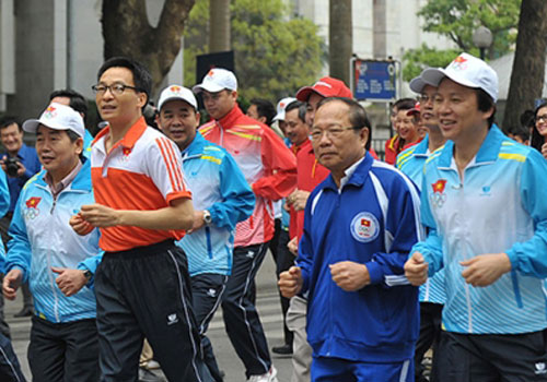 Government leaders, Hanoi leaders, officials and athletes joined participated in the Olympic Day Run ©Vietnam Olympic Committee