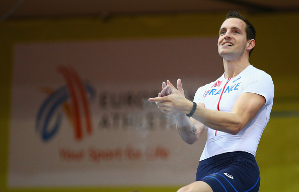 Renaud Lavillenie enjoying a 'very good day' at Prague 2015 ©Getty Images