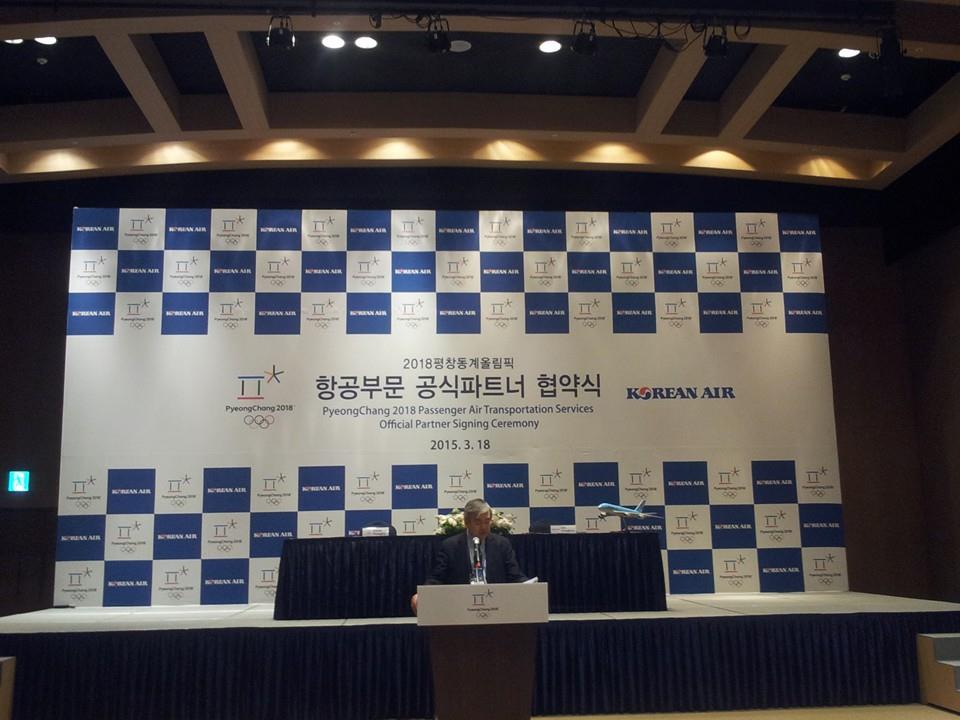 Pyeongchang 2018 and Korean Air head Yang-ho Cho speaking at this morning's announcement ©ITG