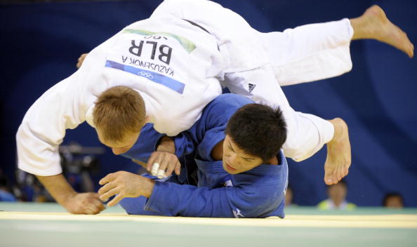 Hiroshi Izumi (bottom) initially retired from judo soon after failing to win a medal at the Beijing 2008 Olympic Games ©AFP/Getty Images