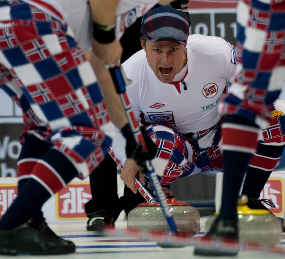 Norway players show off their distinctive uniforms during their win over Canada ©WCF/Michael Burns