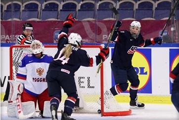 The United States booked their place in the final of the IIHF Women's World Championships with Canada by thrashing Russia 13-1 ©HHOF-IIHF