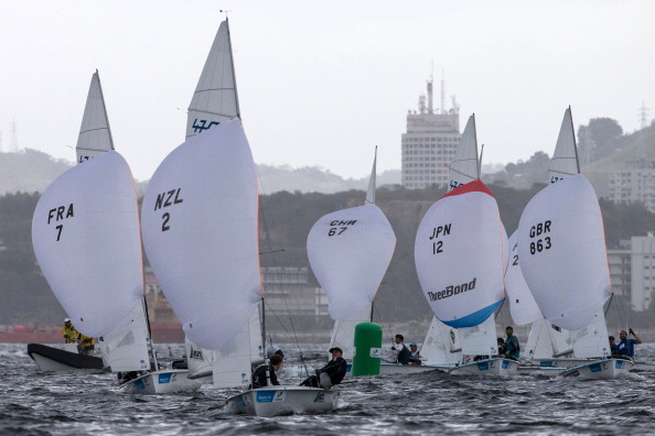 The men's 470 fleet on the final day of action of Guanabara Bay ©AFP/Getty Images