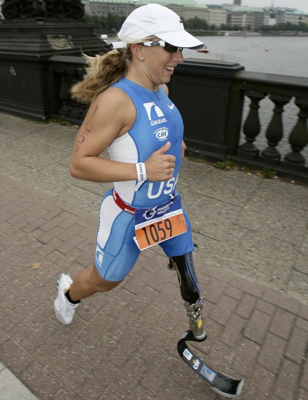 Sarah_Reinertsen_running_in_triathlon