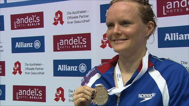 Susie_Rodgers_with_gold_medal_European_Championships_Berlin_July_7_2011