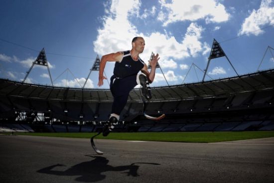 images-stories-Oscar_Pistorius_at_Olympic_Stadium_July_2011-550x369