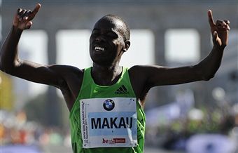Patrick_Makau_sets_world_record_Berlin_Marathon_September_25_2011