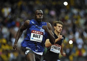 Usain_Bolt_wins_200m_in_Paris_July_8_2011
