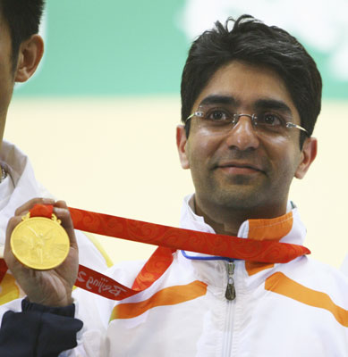 Abhinav Bindra with gold medal(1)
