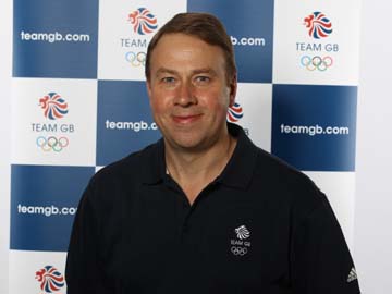 Andy_Hunt_in_front_of_Team_GB_logo