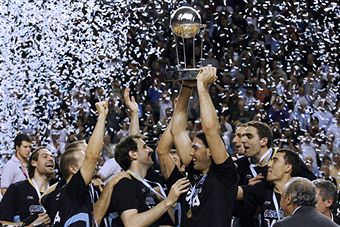 Argentina_celebrate_winning_FIBA_Americas_tournament_September_11_2011