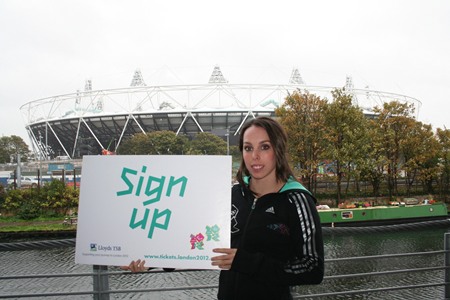 Beth_Tweddle_with_sign_up_sign