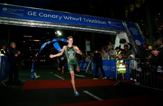 Brendan_Sexton_winning_GE_Canary_Wharf_Triathlon_June_30_2011