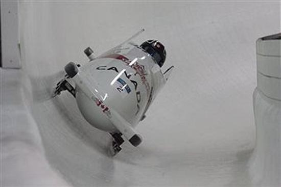 Canada_bobsled_gold_action