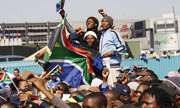 Caster_Semenya_welcome_home_crowds_August_2009