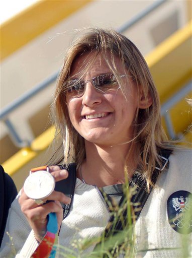Claudia_Heill__with_Olympic_silver_medal