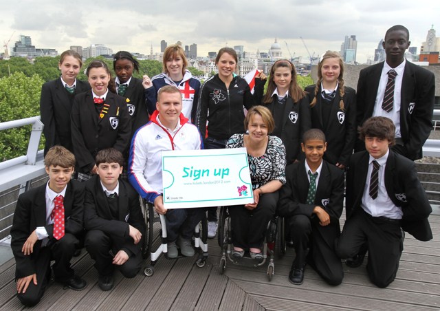 David_Weir_and_schoolchildren_launching_London_2012_Paralympic_tickets_resized