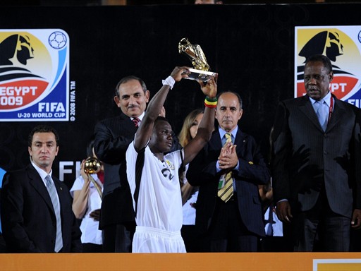 Dominic_Adiyah_lifting_World_Cup_under-20_Egypt_2009