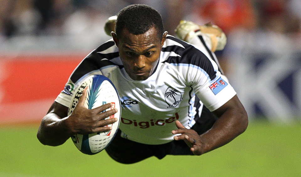 Fiji_rugby_player_crossing_the_line