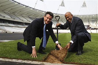 Frankie_Fredericks_helps_lay_first_piece_of_turf_London_March_30_2011
