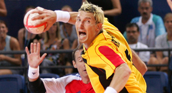 Handball_player_in_yellow