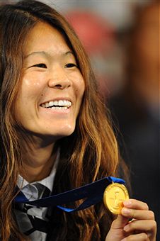Homare_Sawa_with_World_Cup_winners_medal_Tokyo_July_19_2011