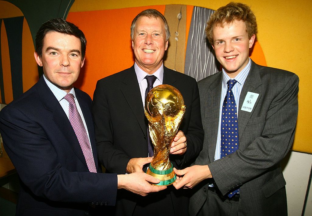 Hugh_Robertson_with_Geoff_Hurst_and_World_Cup
