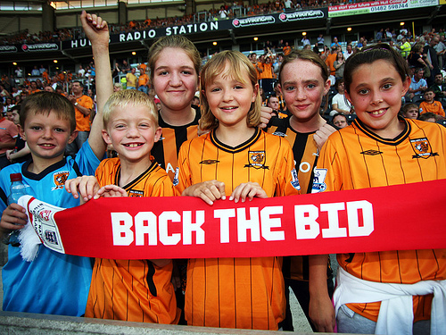 Hull_City_supporters_back_the_bid