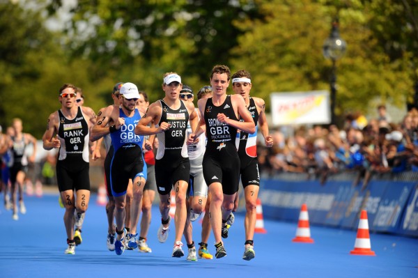Hyde Park triathlon with Brownlee leading