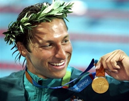 Ian_Thorpe_with_gold_medal_in_Athens