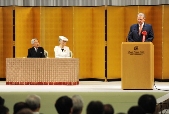 Jacques_Rogge_in_presence_of_Emperor_and_Empress_Tokyo_July_16_2011