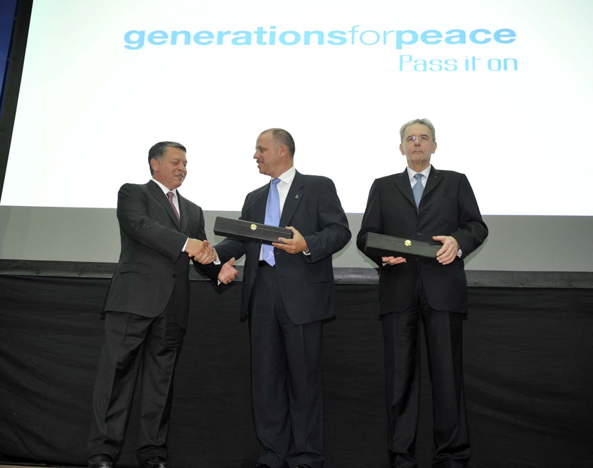 Jacques_Rogge_with_King_Abdullah_and_Prince_Faisal_receiving_award_Amman_May_4_2011