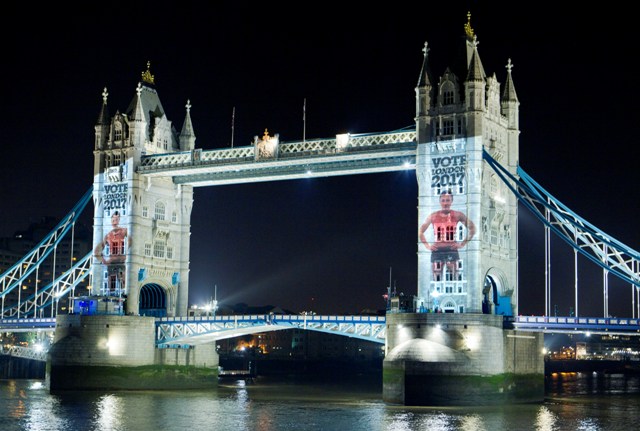 Jessica_Ennis_projected_on_to_Tower_Bridge_October_1_2011
