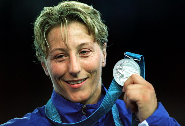 Kate_Howey_with_silver_medal_Sydney_2000