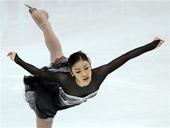 Kim_Yu-Na_at_World_Championships_in_Moscow_April_30_2011