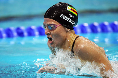 Kirsty_Coventry_in_pool_with_name_on_cap