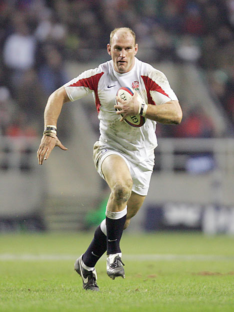 Lawrence_Dallaglio_with_ball_under_arm